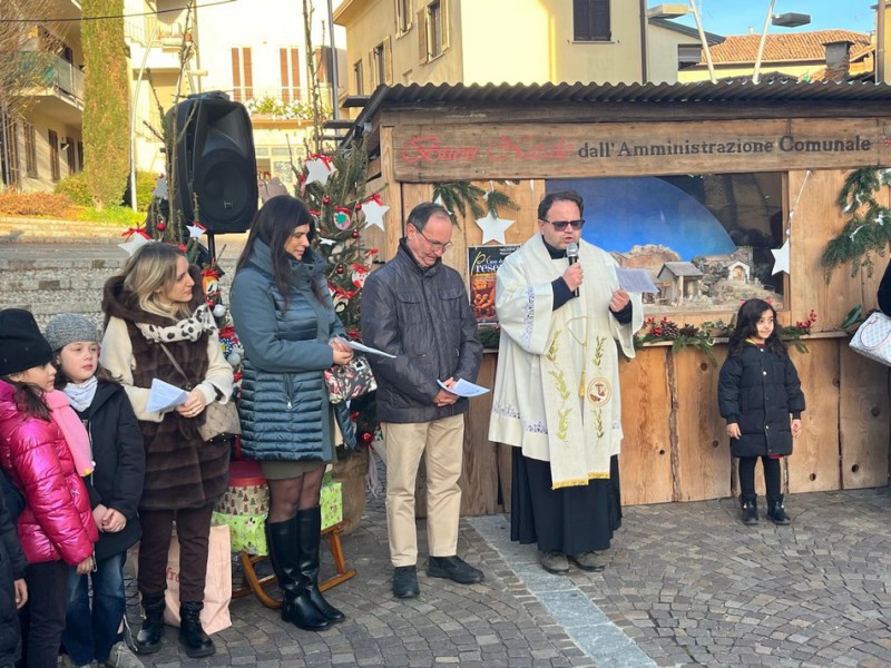 Bulciago__la_piazza_del_natale_24_8.JPG (154 KB)