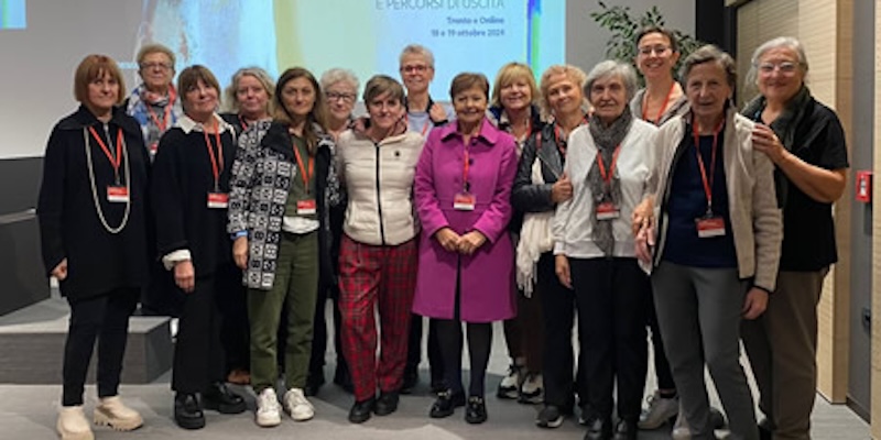 FotoRubricaDonnePRIMA.jpg (113 KB)