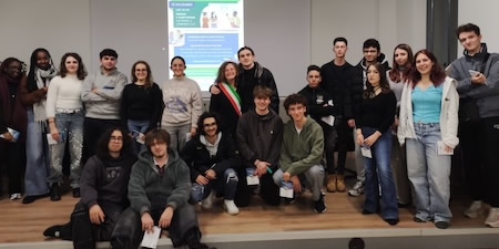 LomagnaScuolaPoliticaPRIMA.jpg (32 KB)