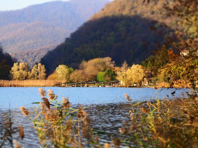 Autunno sul lago del Segrino