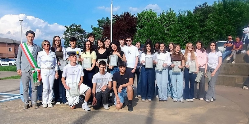 Rogeno_borse_studiopr.jpg (253 KB)