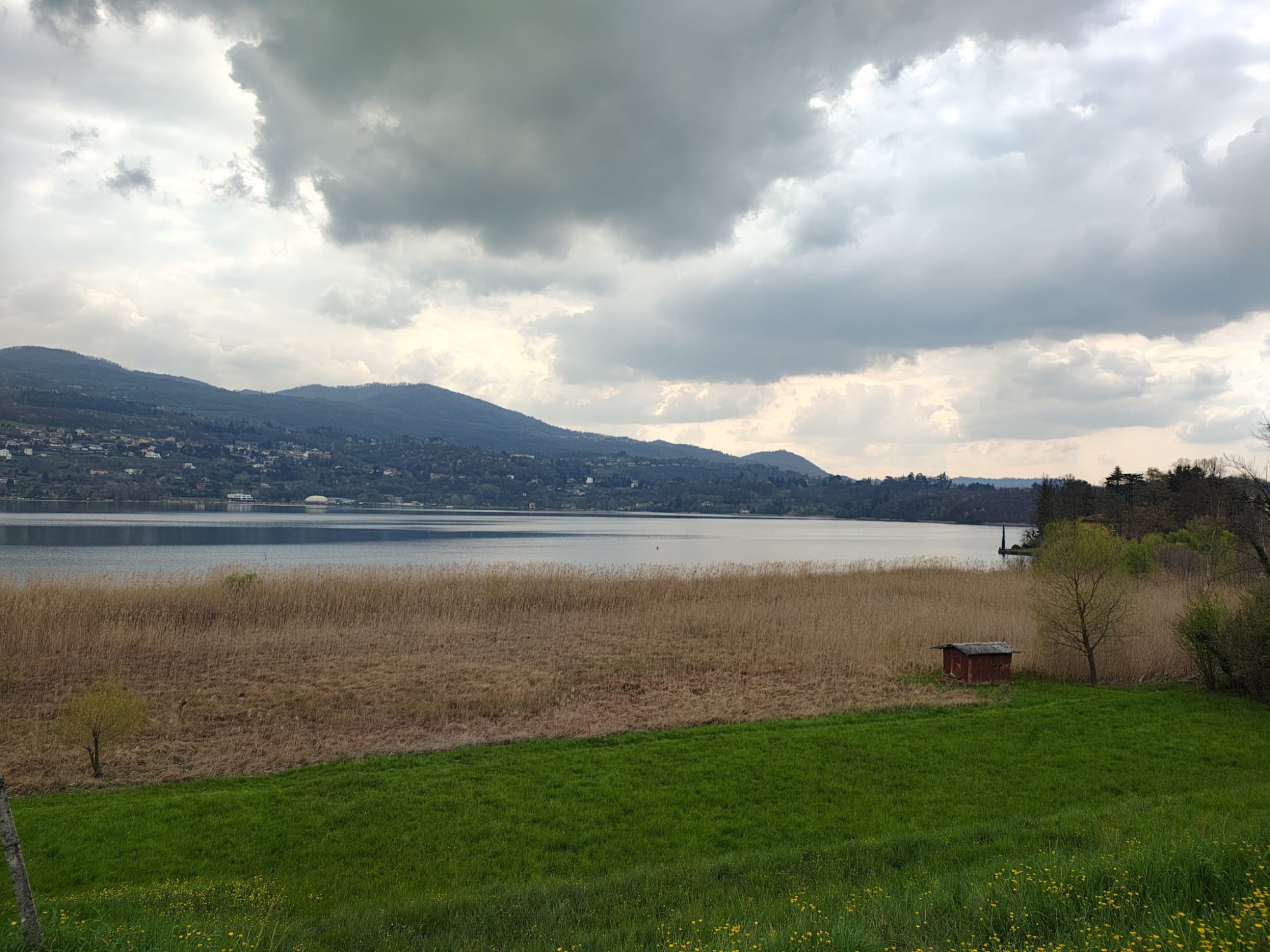 Nuvole sul lago