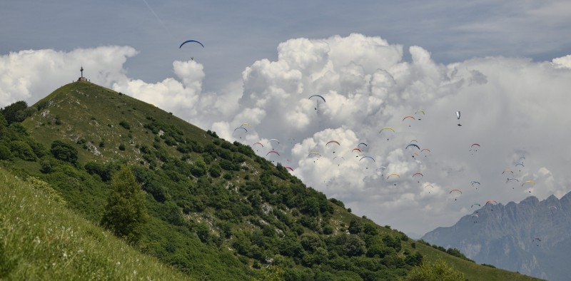cornizzoloparapendio1.jpg (139 KB)